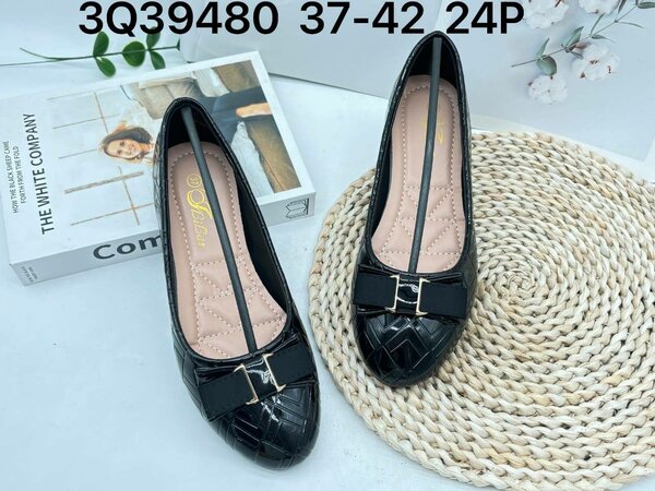 Flat shoes