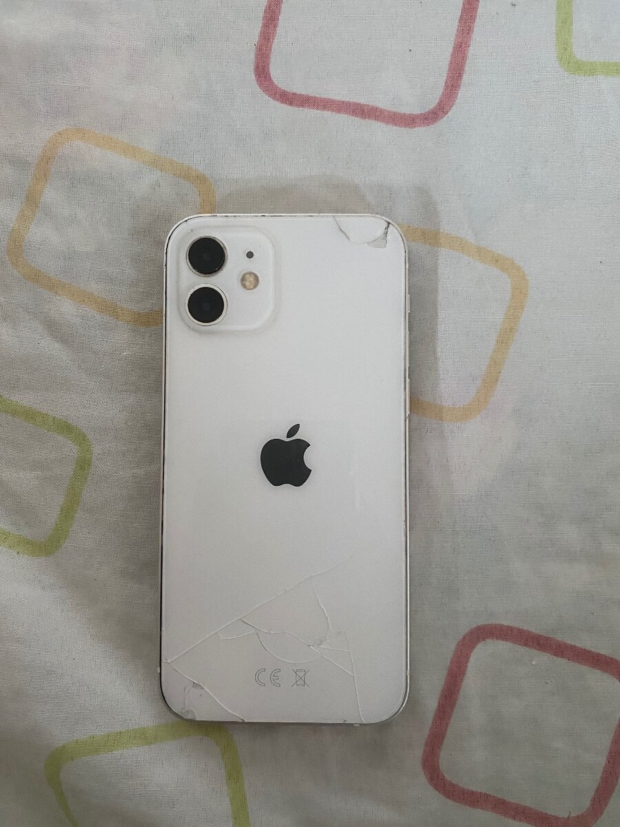 iPhone 12 simple