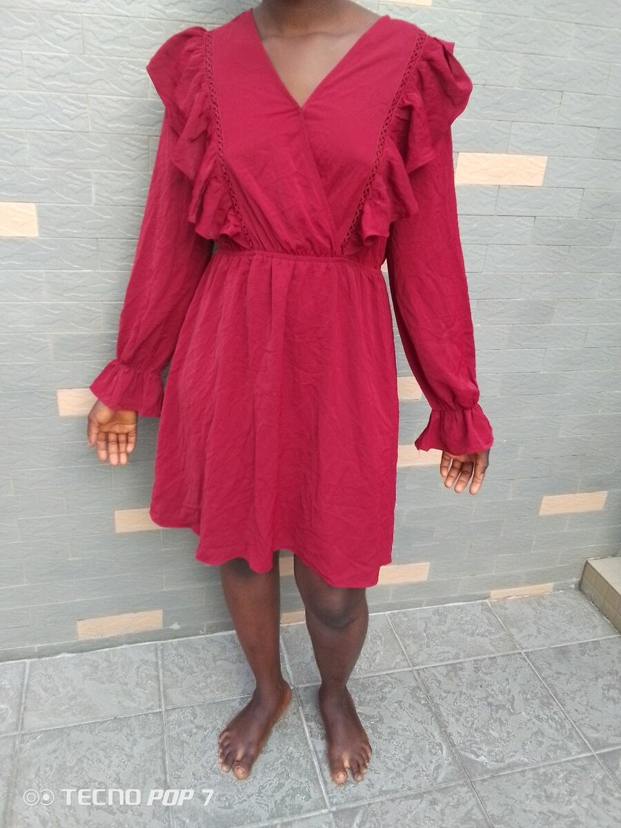 Robe rouge élégante à volants