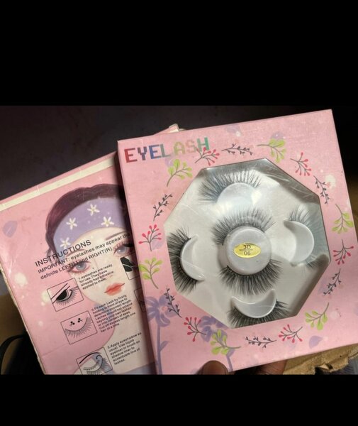 Faux cils glamour