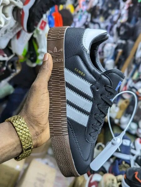 Shoe