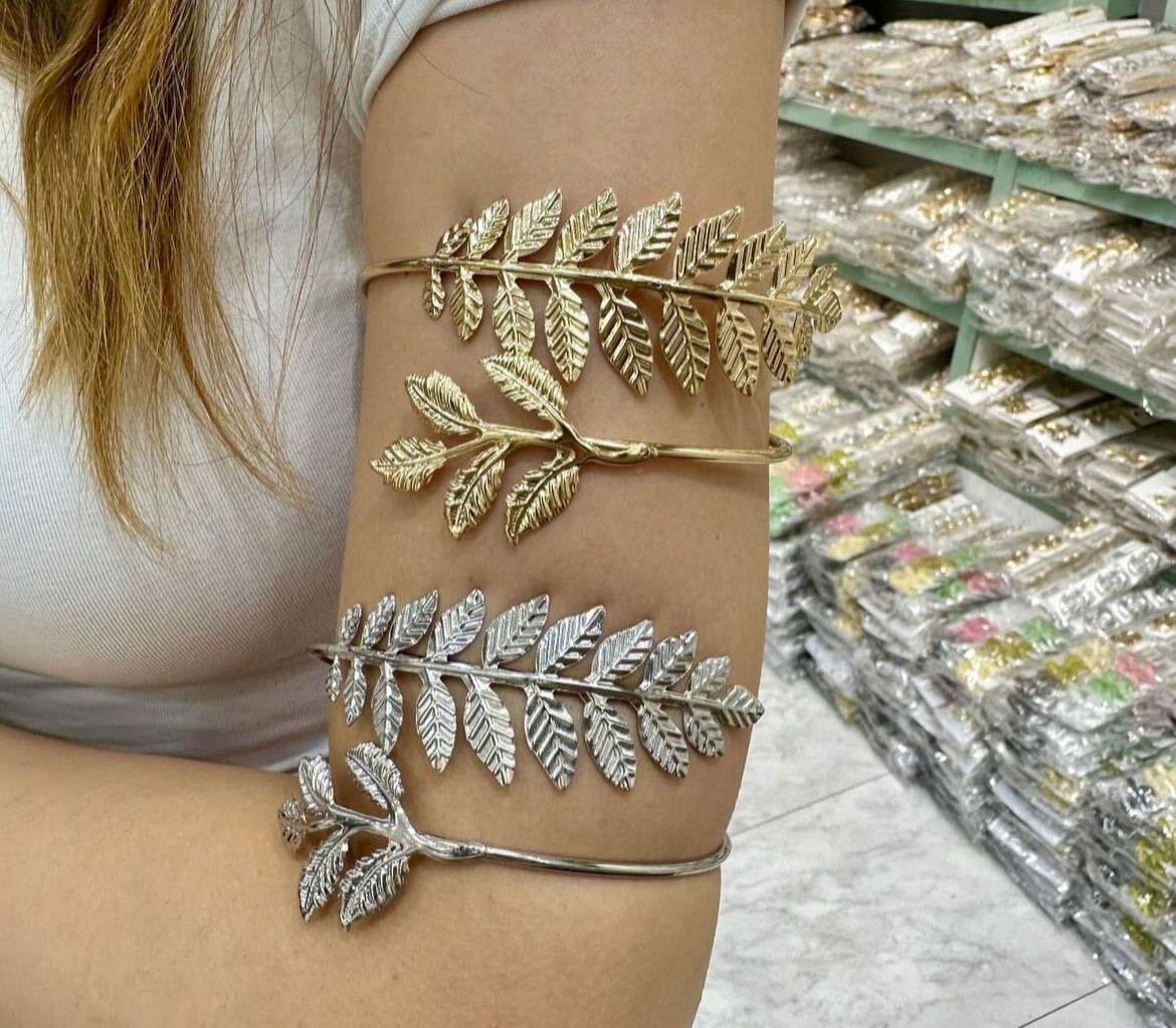 Arm bracelet