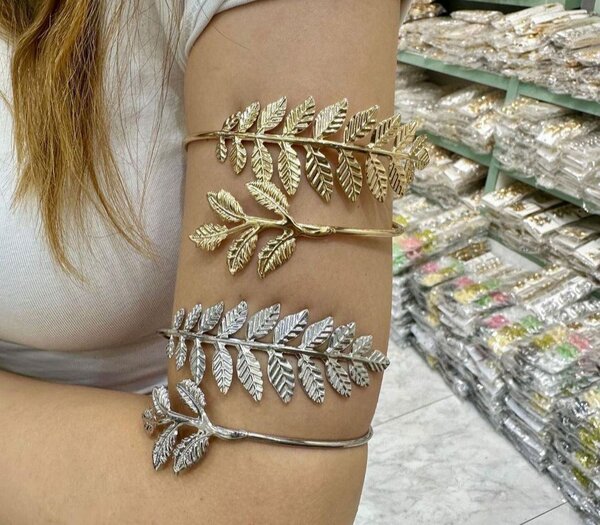 Arm bracelet