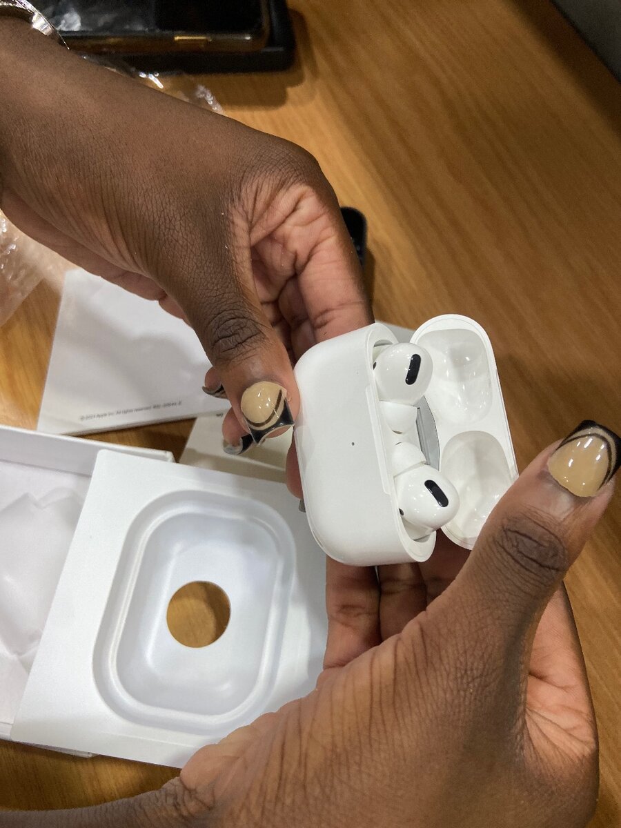 AirPods
