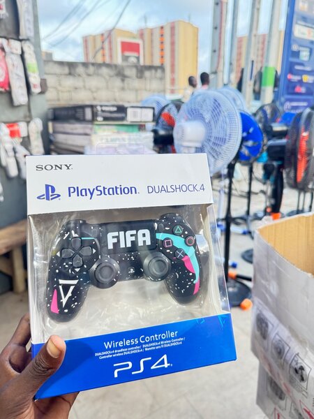 Manette ps4 design FiFa