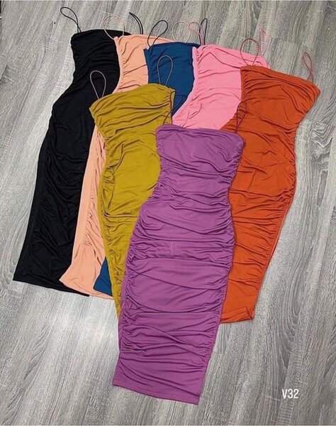 Robe moulante plissée élégante
