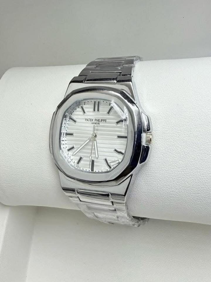 Montre casio élégante en acier