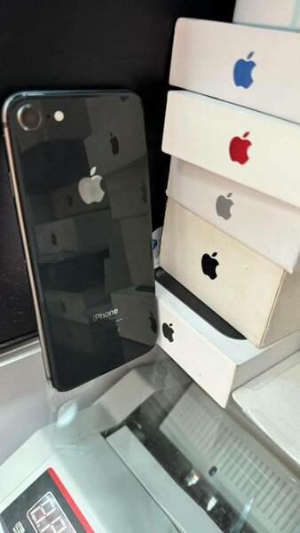*iphone 8 64giga home et empreinte passent pas : 37.000f