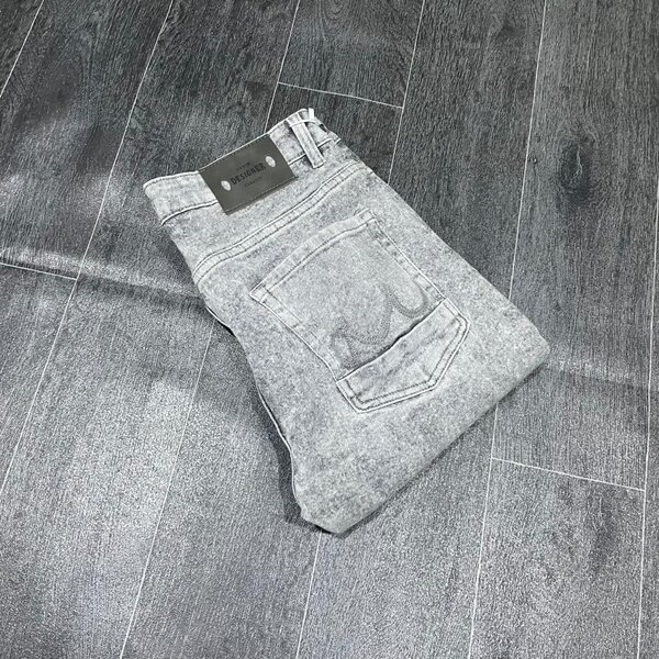 Plan hard jeans