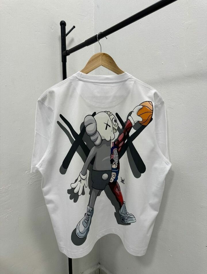 Graphics T-shirt