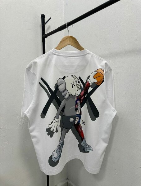 Graphics T-shirt