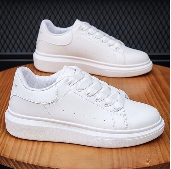 Sneakers shoes