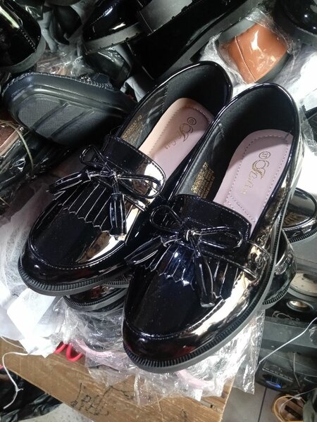 Stylish flat shoes for ladies
