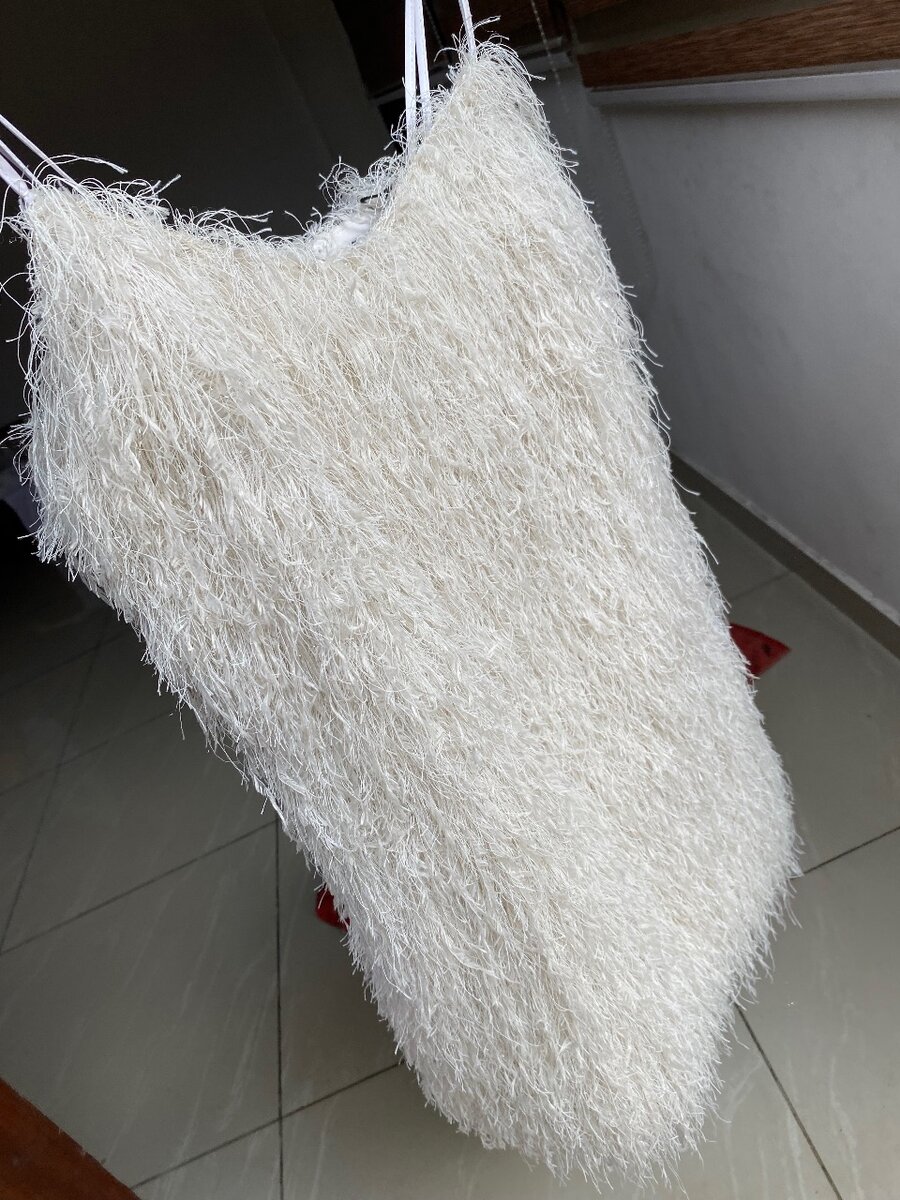 Robe blanche froufrou