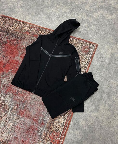 NIKE TECH FLEECE TRACKSUIT