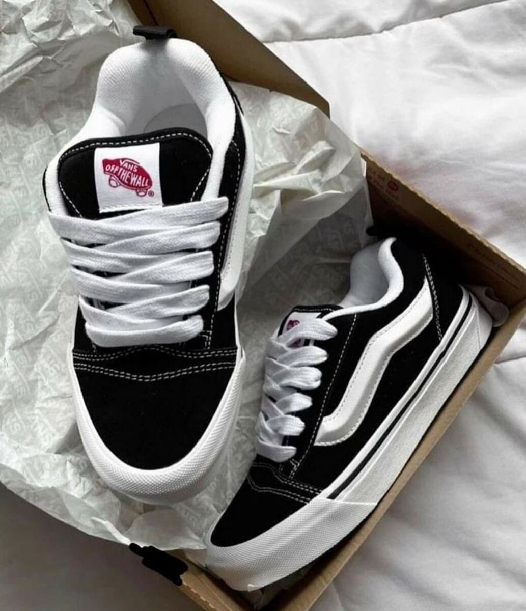 Baskets noires et blanches élégantes
