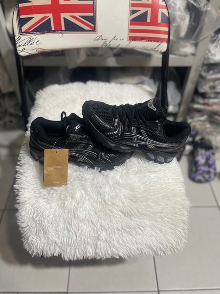 Asics, chaussures de sport..