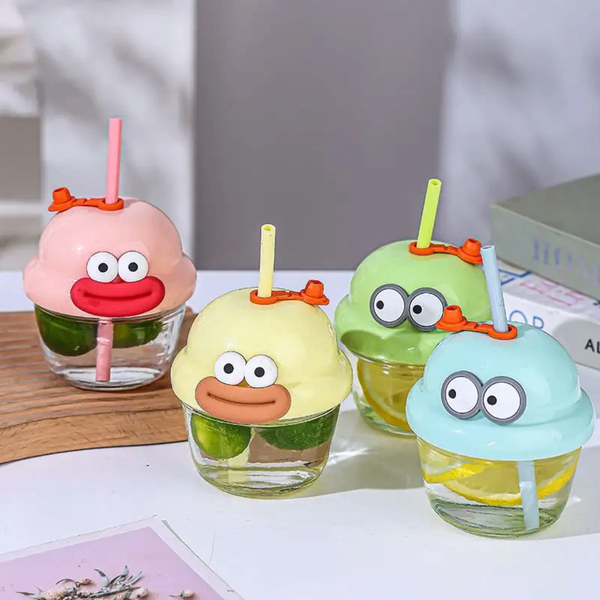 Tasses mignonnes en verre
