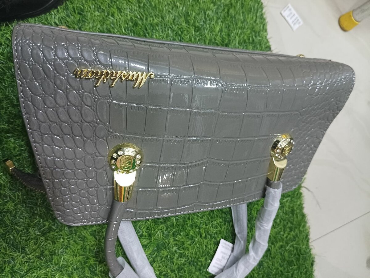 Handheld bag
