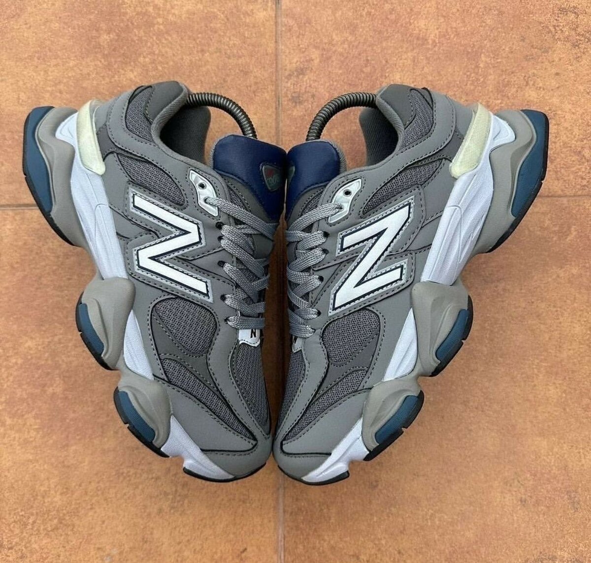 NEW BALANCE CLASSIC