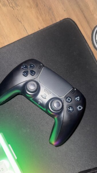 PS5 et 1 manette