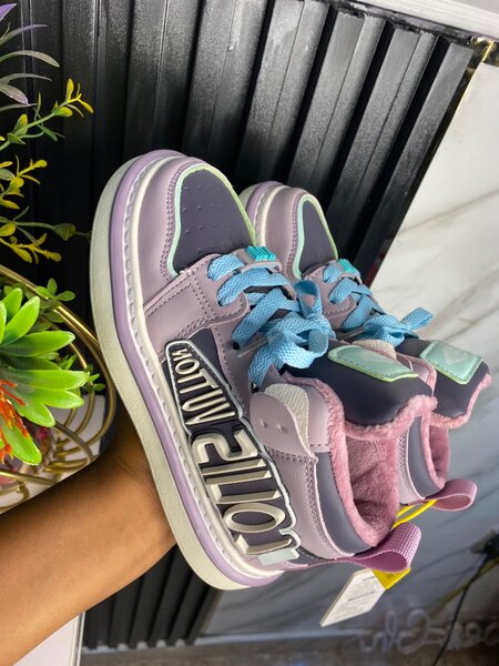 Kids sneakers