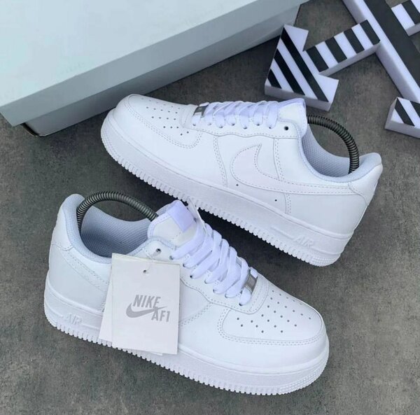NIKE AIRFORCE 1