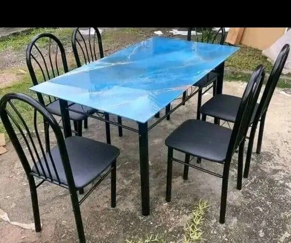Table vitrier