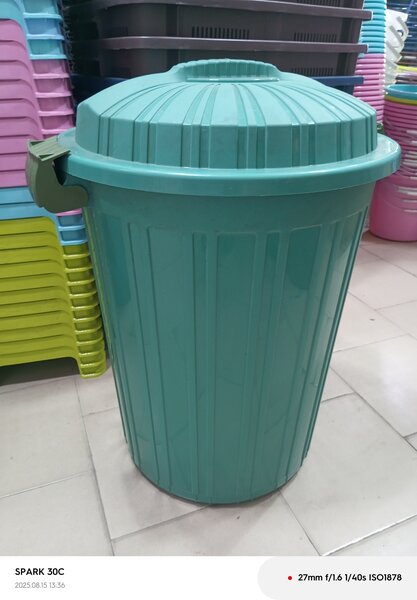 Poubelle en plastique 50L