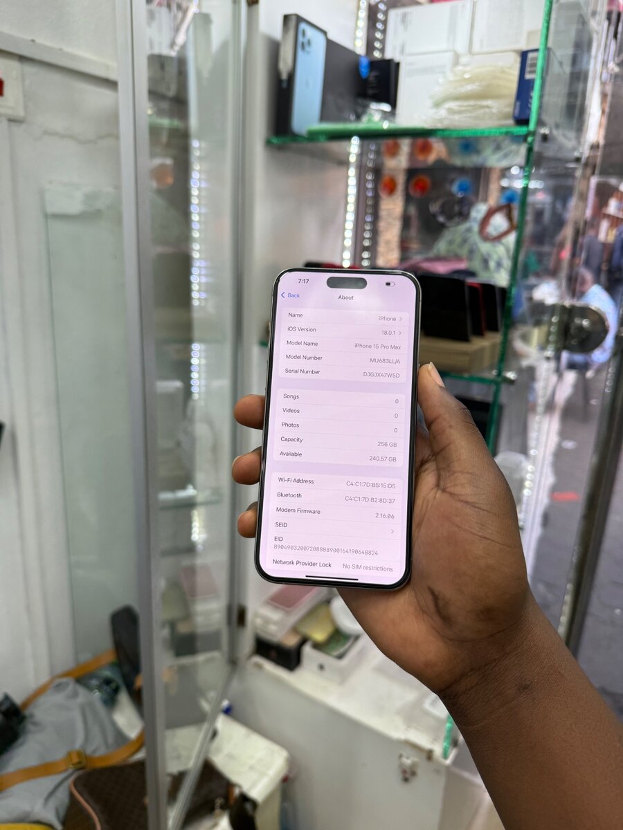 iPhone 15 pro max 256gb natural titanium