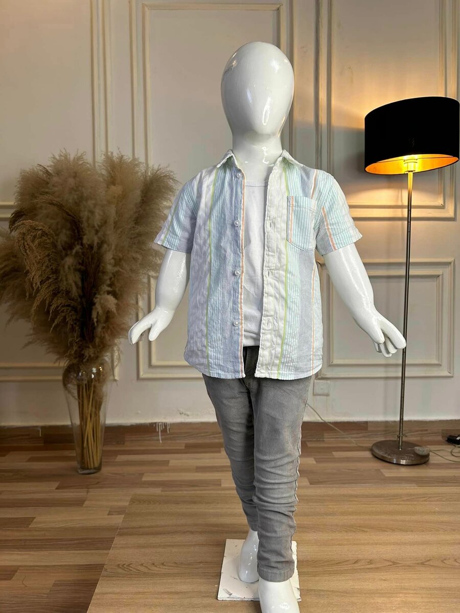 ensemble de vêtements chemise et pantalon