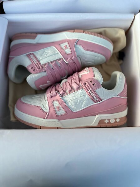 LV SNEAKERS