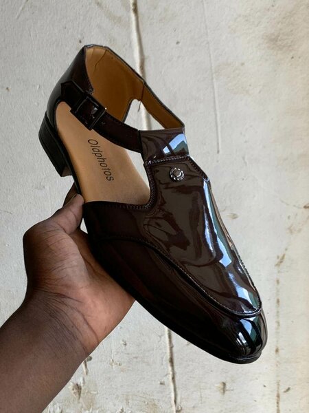 Open shoes