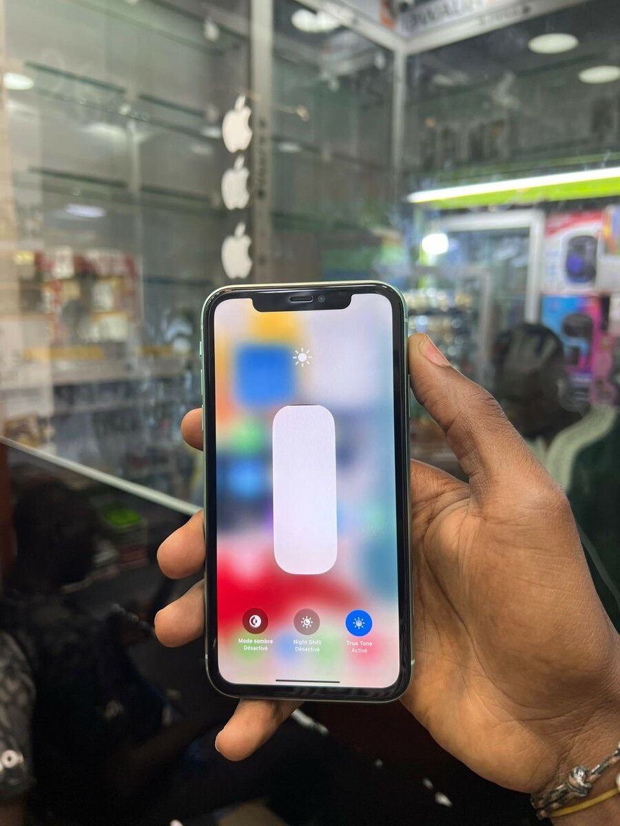 iPhone 11 64go quasi neuf