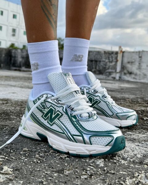 New Balance 740