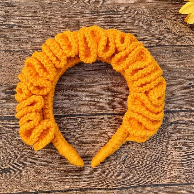 Serre-tête tricoté jaune