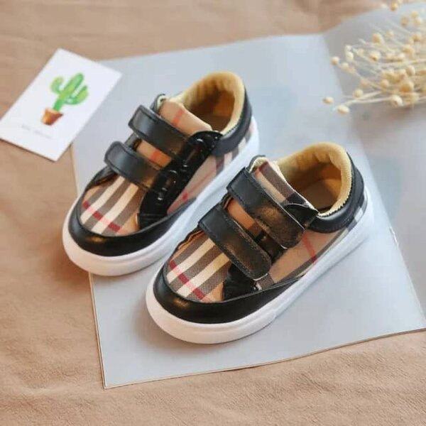 Baskets enfant à scratch stylées