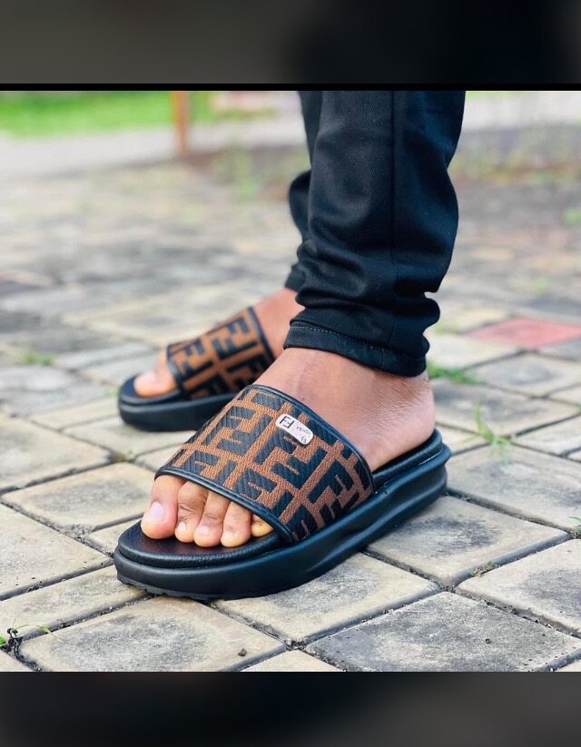 Sandales fendy