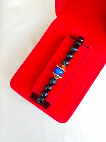 Bracelet en perles noir et bleu