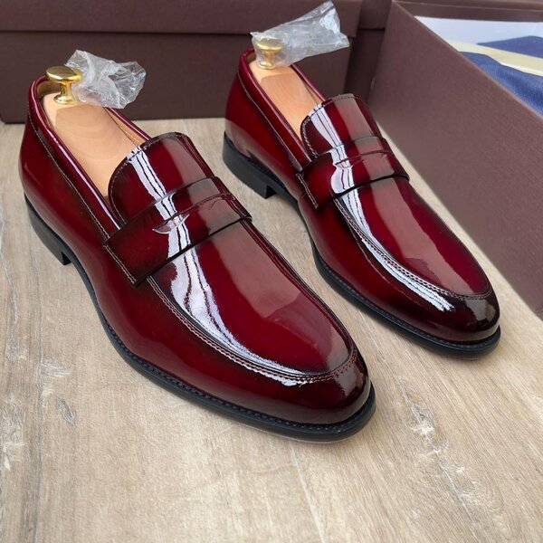 Mocassins élégants en cuir verni