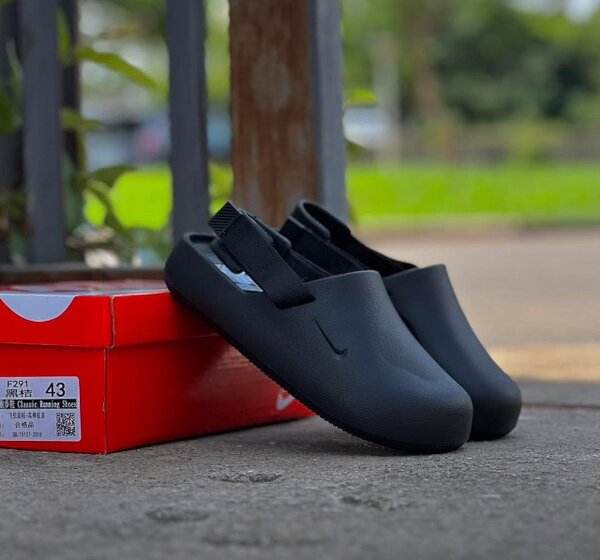 Nike calm slides