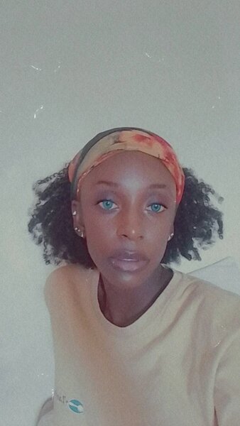 Colour eye contacts