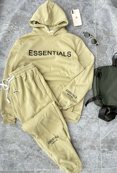 Ensemble Jogging Essentials