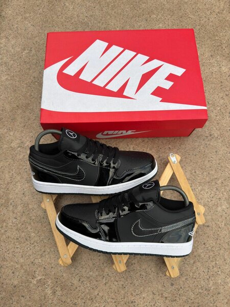Baskets noires Nike élégantes