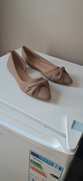 Ladies' pumps