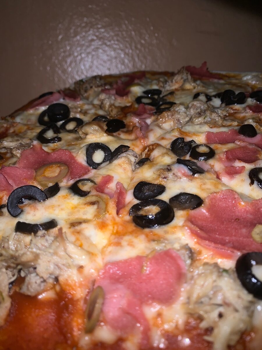 PIZZA ROYALE