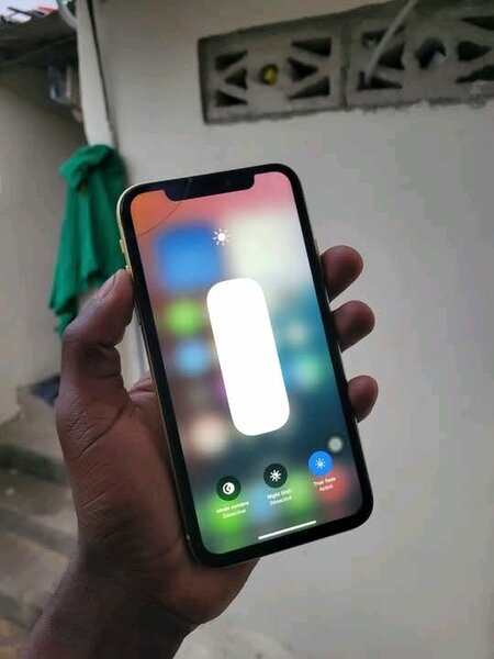 iPhone 11 Jaune 256GB Débloqué