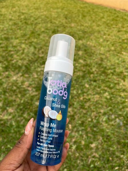 Mousse coiffante Lotta body
