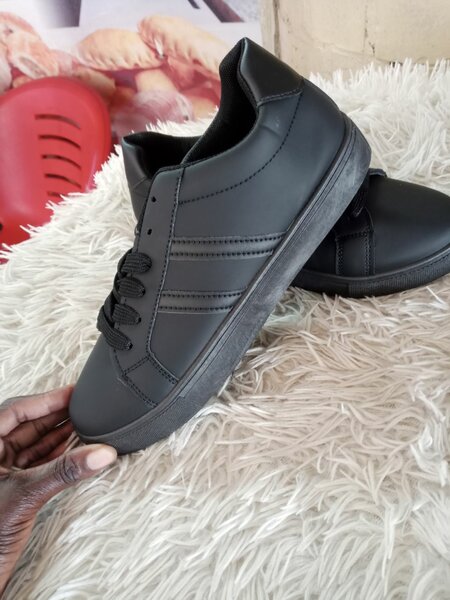 Ladies sneakers