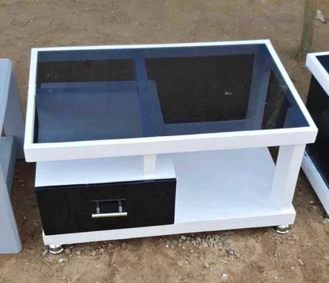 Table basse moderne en verre